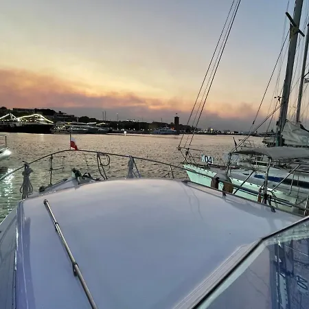 Rodos On The Sea ספינת מלון