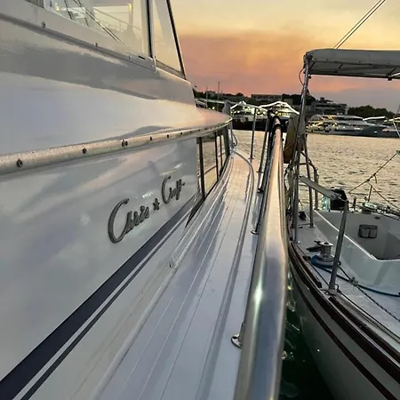 Rodos On The Sea Πλωτό κατάλυμα *