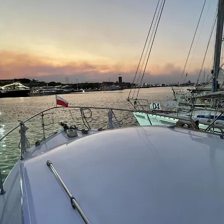 Rodos On The Sea ספינת מלון